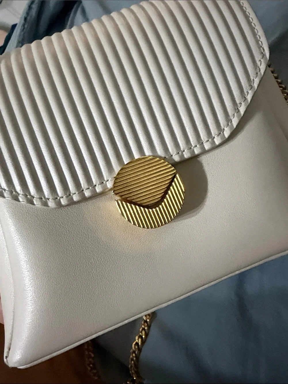 Elegant Cream Crossbody with Gold Chain and Textured Flap